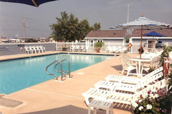 Mariners Motel - thumb 1