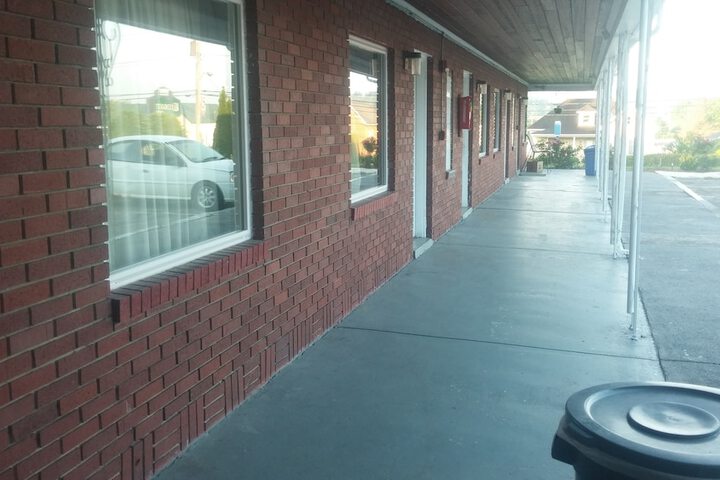 Budget Inn - thumb 6