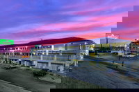 HomeTowne Studios by Red Roof Kansas City - Worlds of Fun