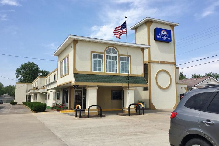 Americas Best Value Inn Macomb - thumb 2