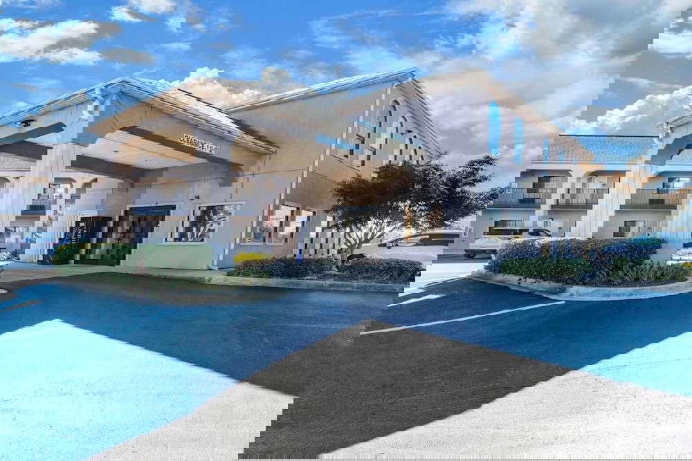 Econo Lodge And Suites - thumb 0