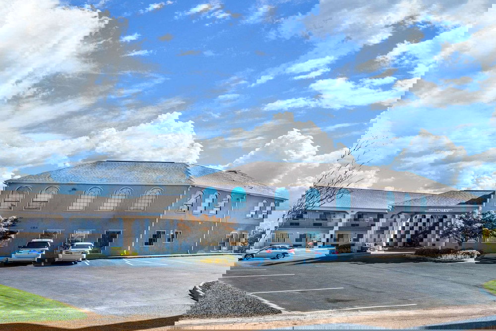 Econo Lodge And Suites - thumb 1