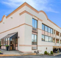 Super 8 by Wyndham Meadowlands - Accommodation Ohio