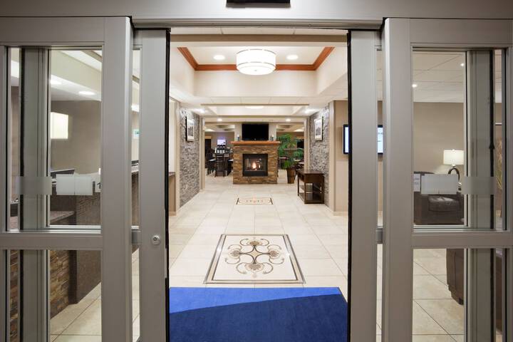 Holiday Inn Express & Suites Aberdeen, An IHG Hotel - thumb 3