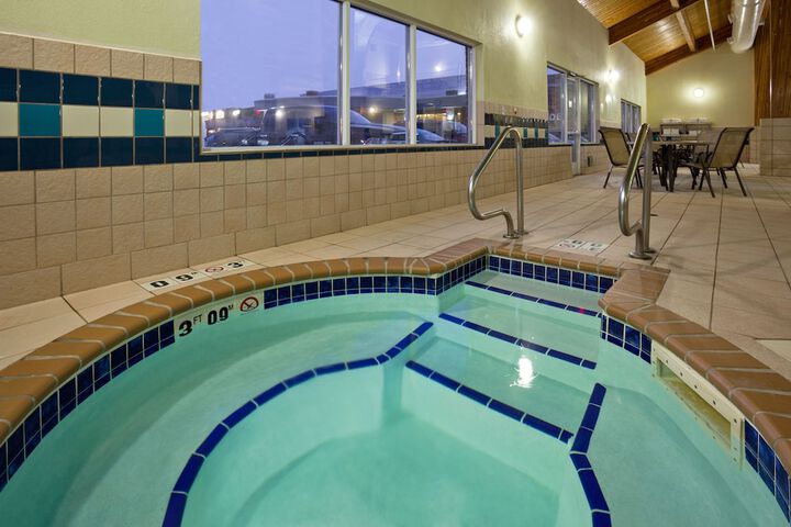 Holiday Inn Express & Suites Aberdeen, An IHG Hotel - thumb 6