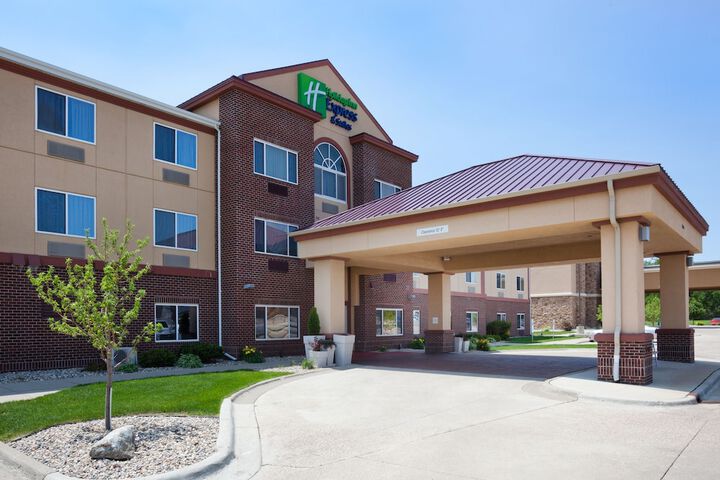 Holiday Inn Express & Suites Aberdeen, An IHG Hotel - thumb 1