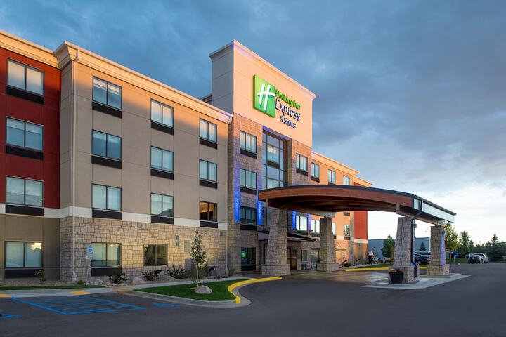 Holiday Inn Express Hotel & Suites Bismarck, An IHG Hotel - thumb 1