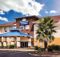 Days Inn  Suites by Wyndham Foley - Accommodation Ohio