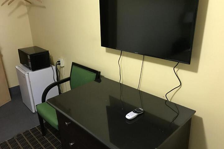 Budget Inn - thumb 2