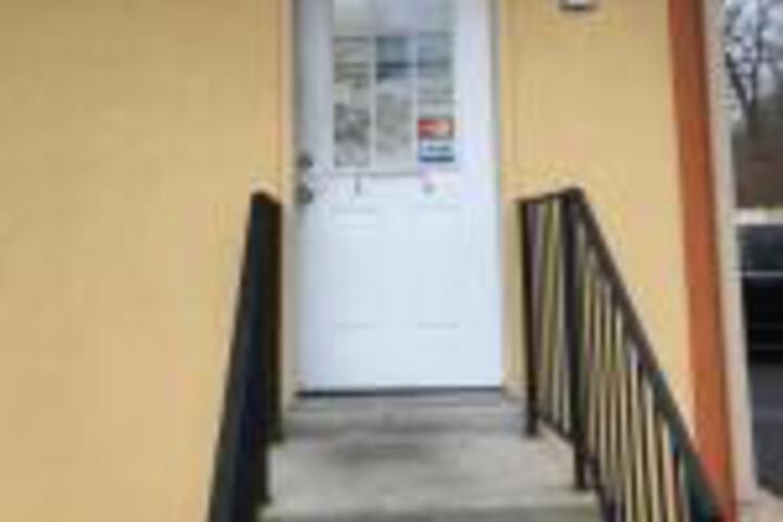 Budget Inn - thumb 0