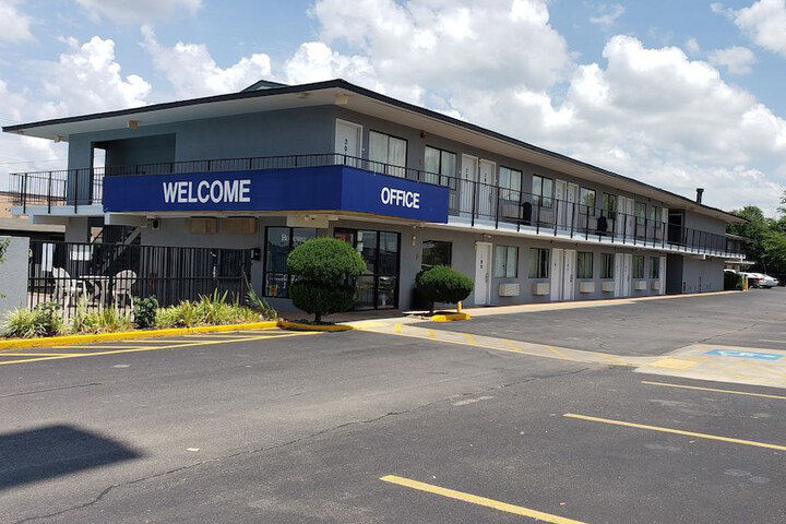 Rodeway Inn - thumb 1