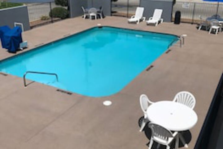 Rodeway Inn - thumb 0