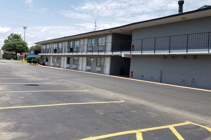 Rodeway Inn - thumb 2