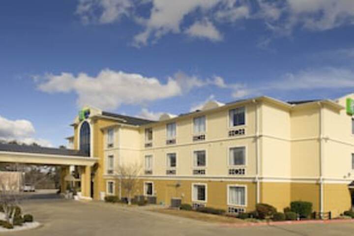 Holiday Inn Express Hotel & Suites Mount Pleasant, An IHG Hotel - thumb 0