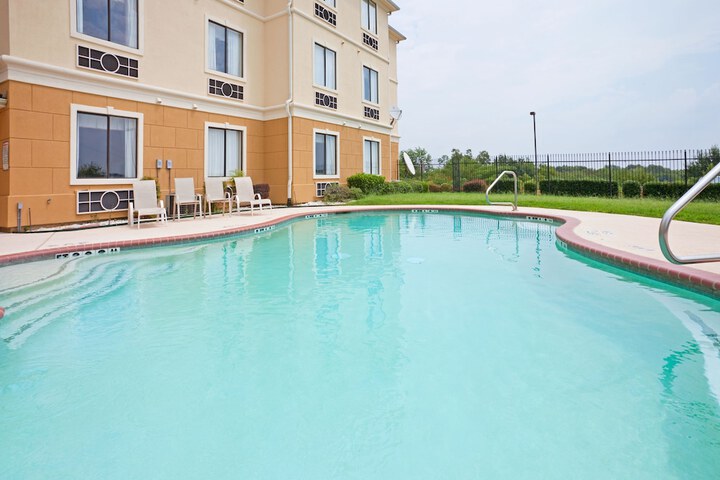 Holiday Inn Express Hotel & Suites Mount Pleasant, An IHG Hotel - thumb 5