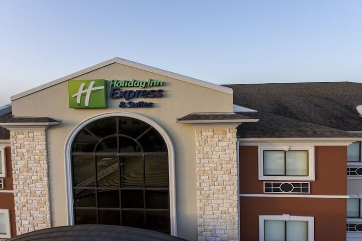 Holiday Inn Express Hotel & Suites Mount Pleasant, An IHG Hotel - thumb 3