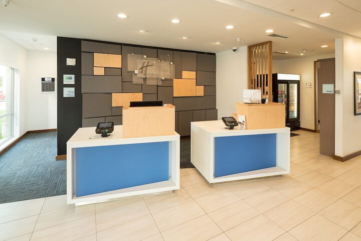 Holiday Inn Express & Suites Kalamazoo West - thumb 3