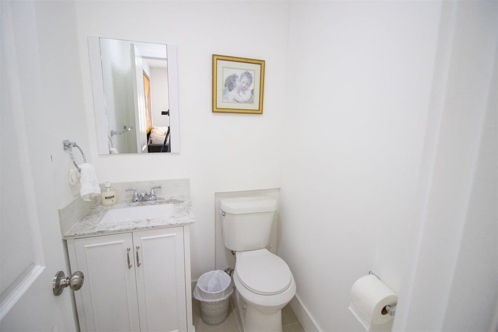 Like New Miami Springs Family Home - thumb 4