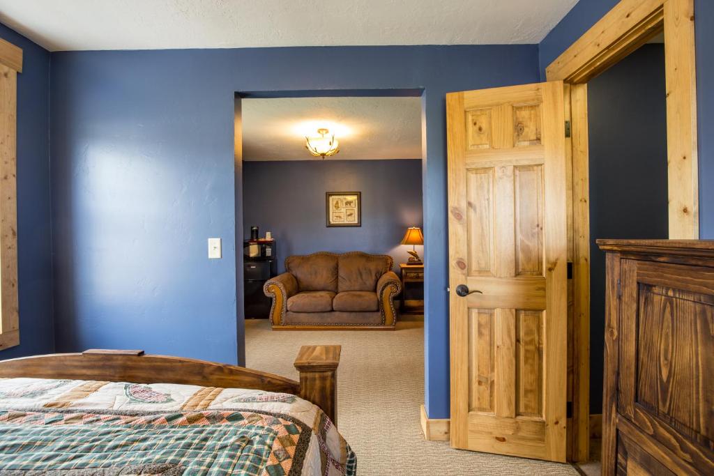 Snake River Roadhouse By KABINO - thumb 3