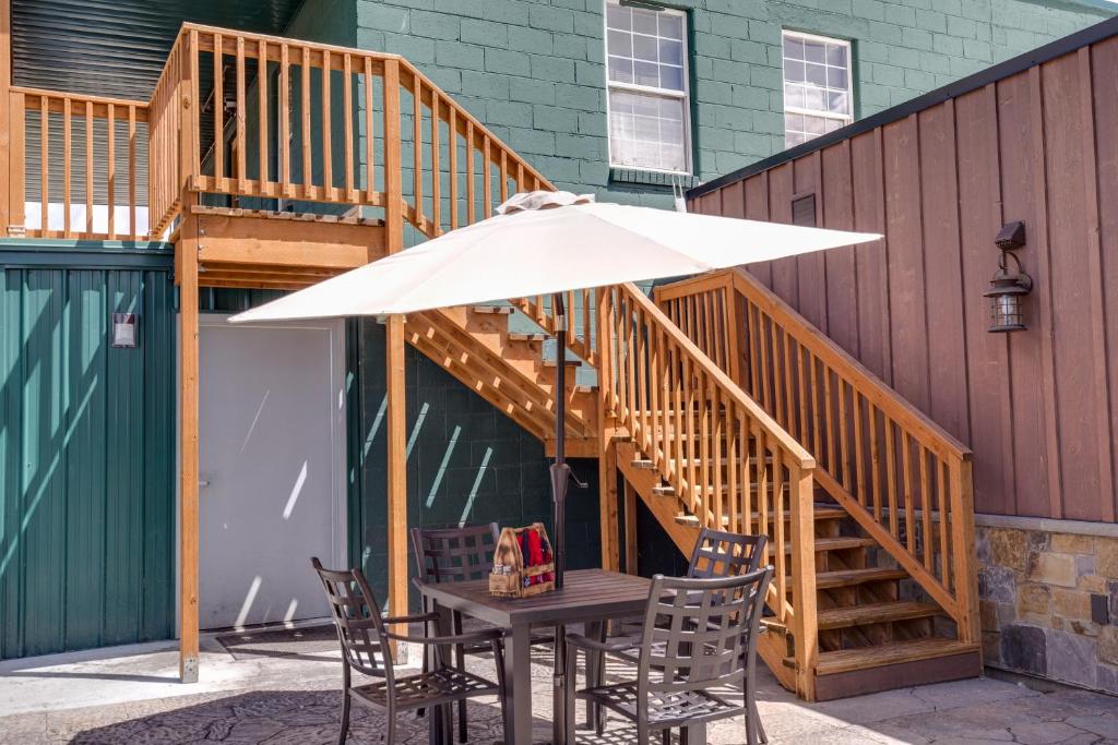 Snake River Roadhouse By KABINO - thumb 2