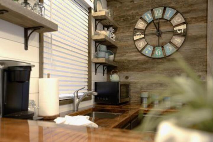 Container Tiny Home 12 Min To Magnolia Silos & Baylor - thumb 7