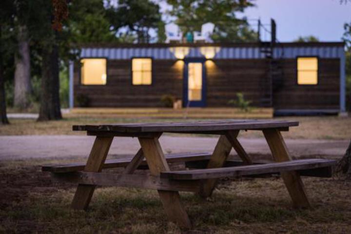 Container Tiny Home 12 Min To Magnolia Silos & Baylor - thumb 3