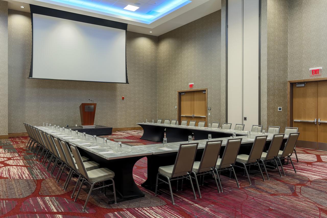 DoubleTree By Hilton Evansville - thumb 42