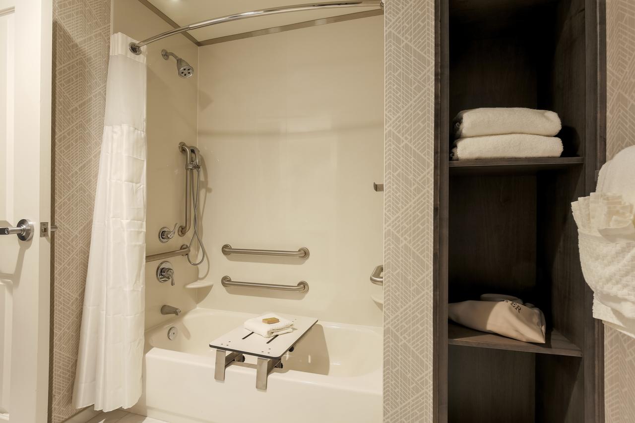 DoubleTree By Hilton Evansville - thumb 39