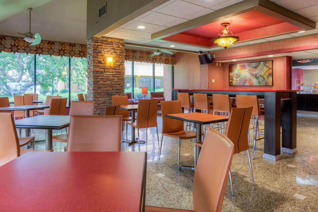 Comfort Inn & Suites Evansville Airport - thumb 9