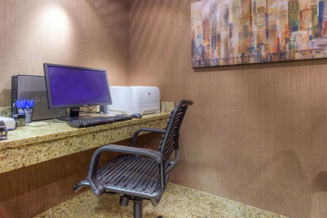 Comfort Inn & Suites Evansville Airport - thumb 11