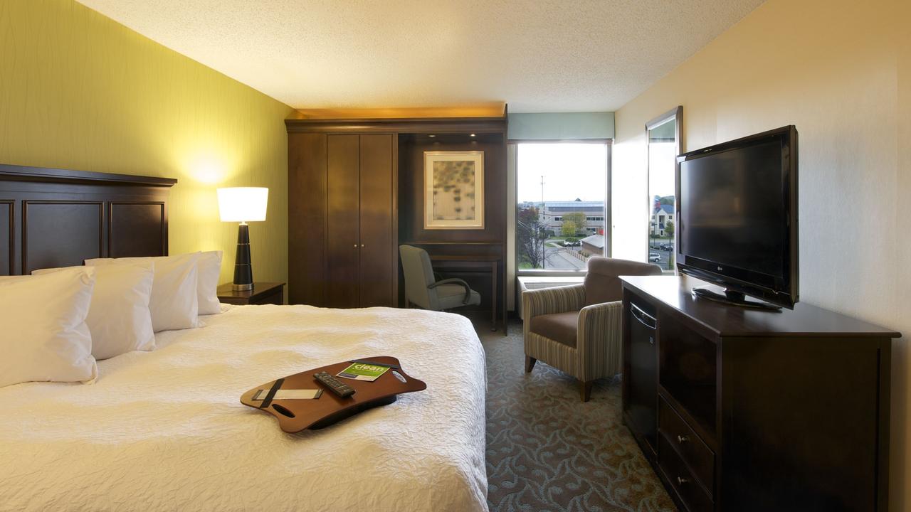 Hampton Inn Evansville - thumb 17