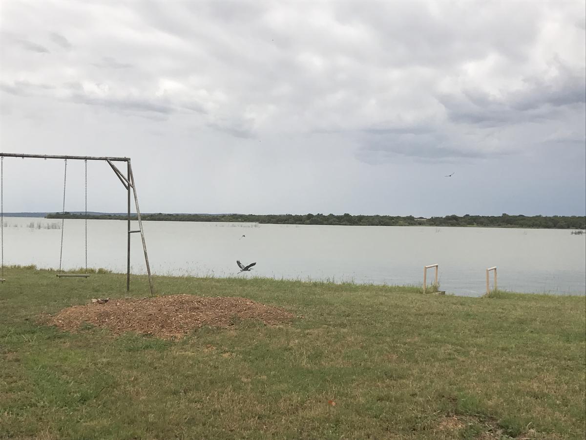 Oasis Lake Buchanan - thumb 16