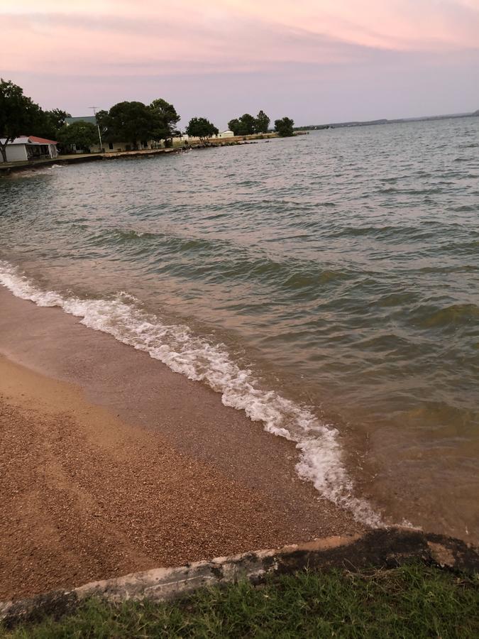 Oasis Lake Buchanan - thumb 1