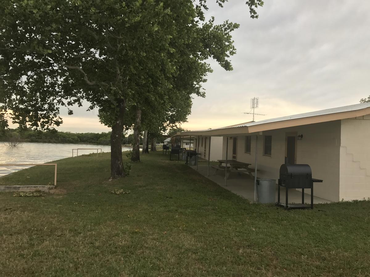 Oasis Lake Buchanan - thumb 13