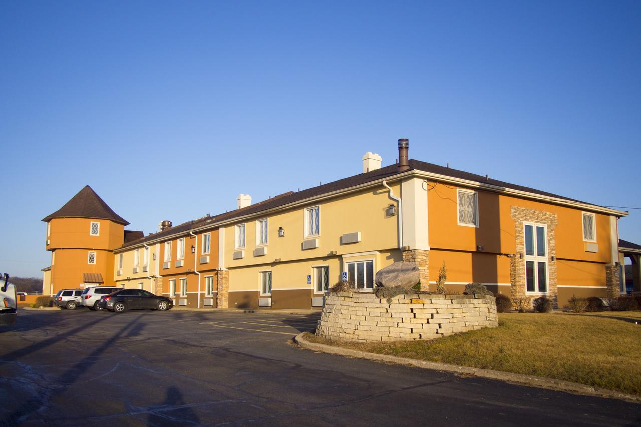 Days Inn & Suites By Wyndham Coralville / Iowa City - thumb 2