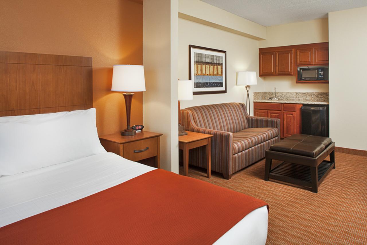 Holiday Inn Express Hotel & Suites Coralville - thumb 2