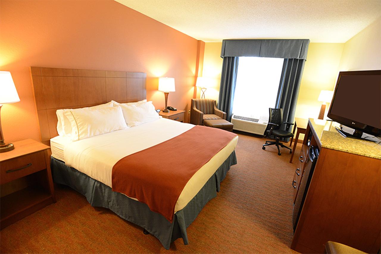 Holiday Inn Express Hotel & Suites Coralville - thumb 1