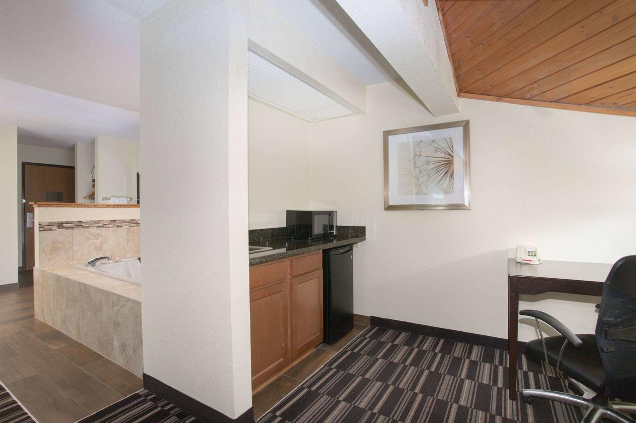 AmericInn By Wyndham Mount Pleasant - thumb 20