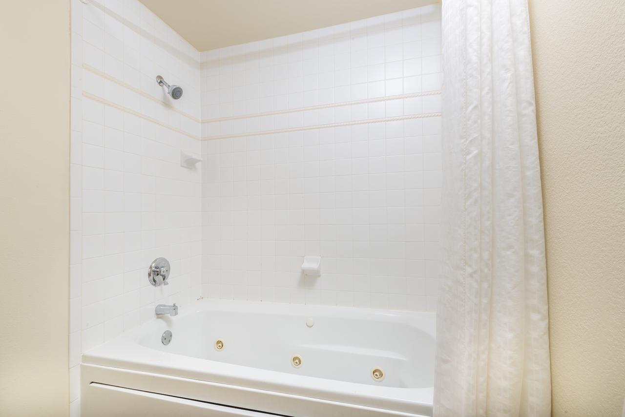 Super 8 By Wyndham Louisa - thumb 5