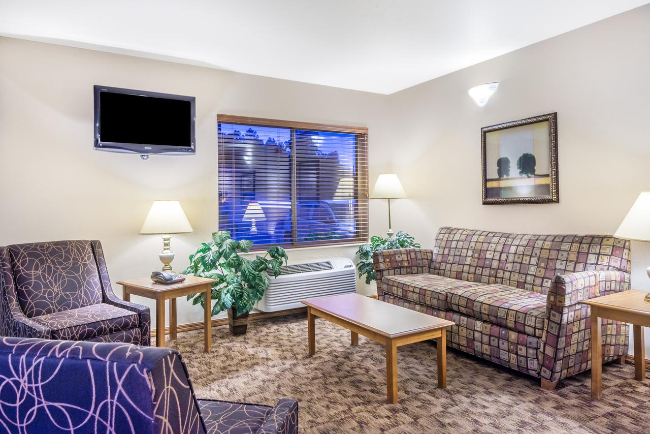 Super 8 By Wyndham Louisa - thumb 12