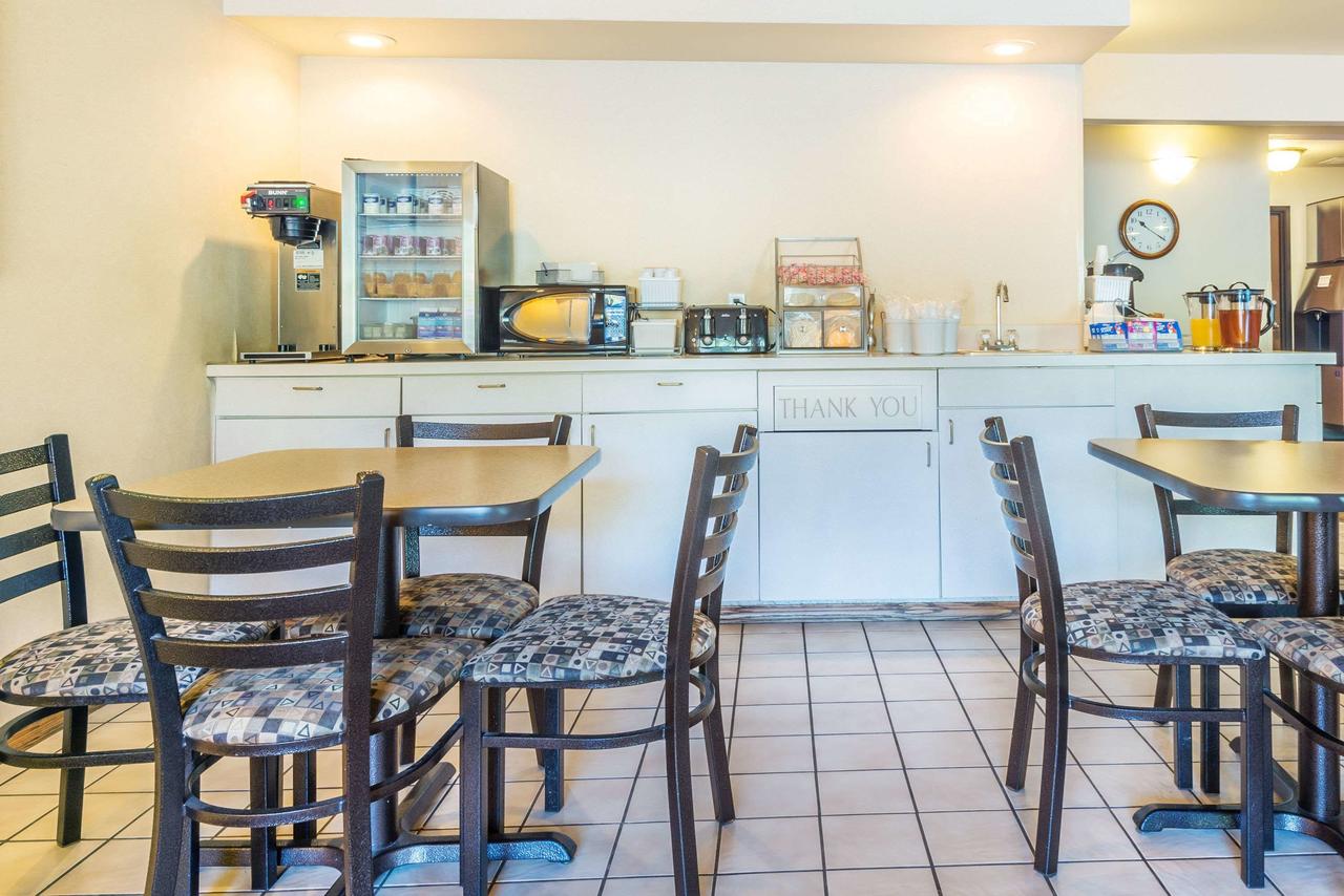 Super 8 By Wyndham Louisa - thumb 25