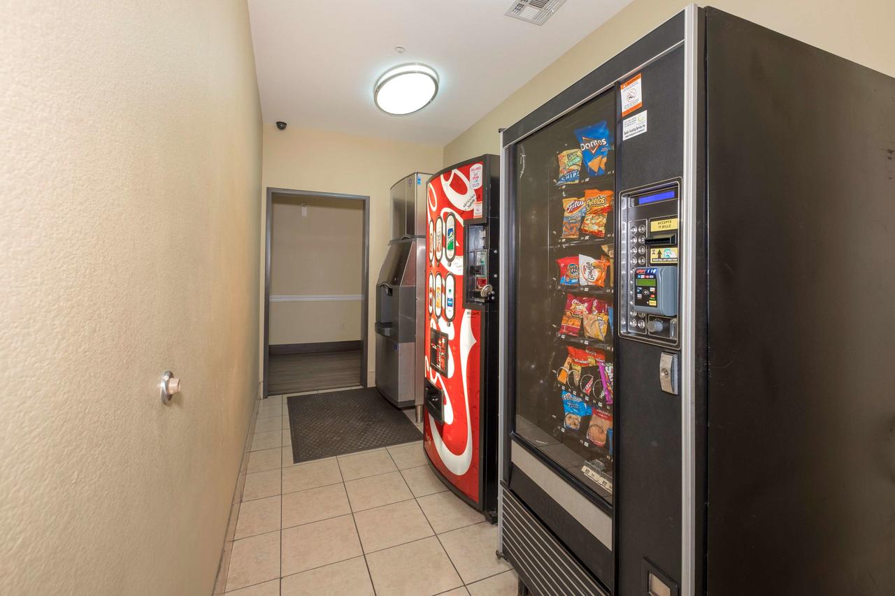 Red Roof Inn & Suites Lake Charles - thumb 9