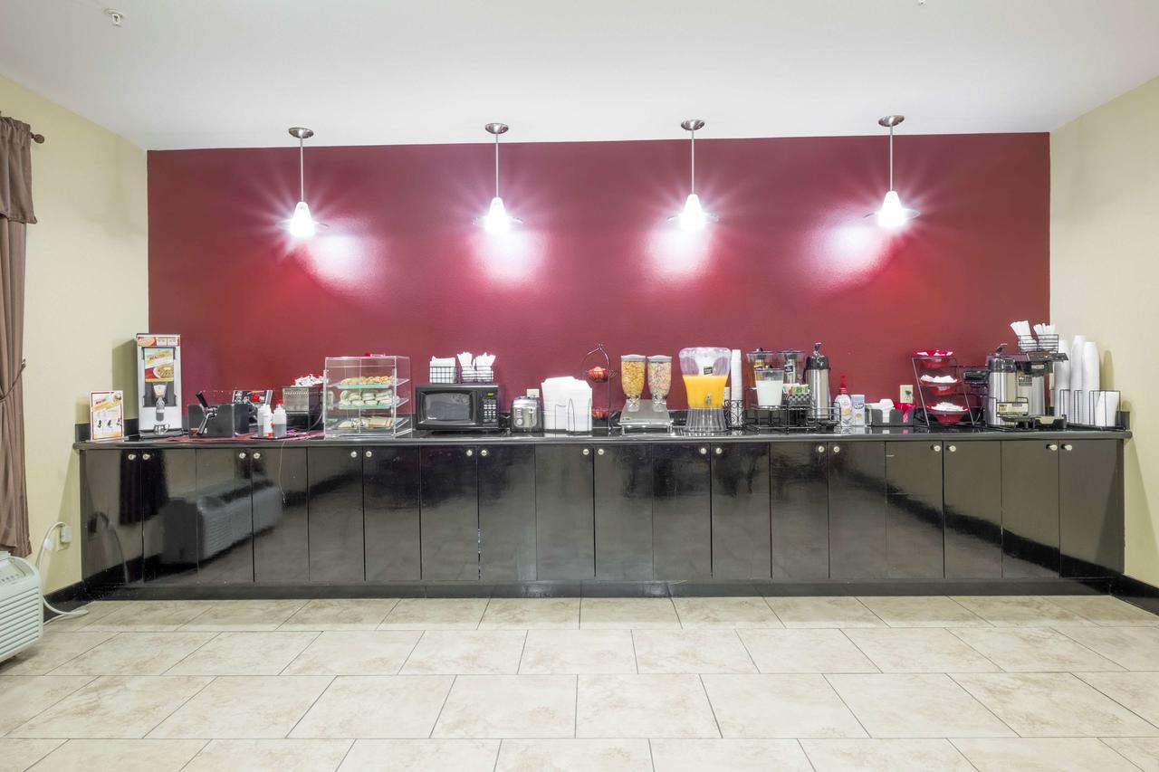 Red Roof Inn & Suites Lake Charles - thumb 3