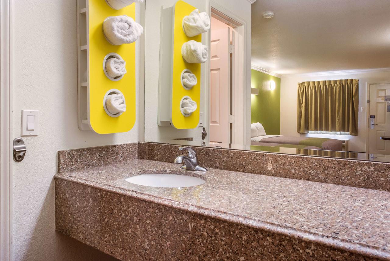 Motel 6 Lake Charles On The Bayou - thumb 21