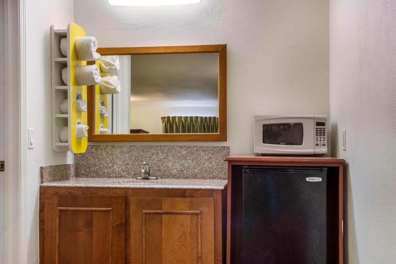 Motel 6 Lake Charles On The Bayou - thumb 5