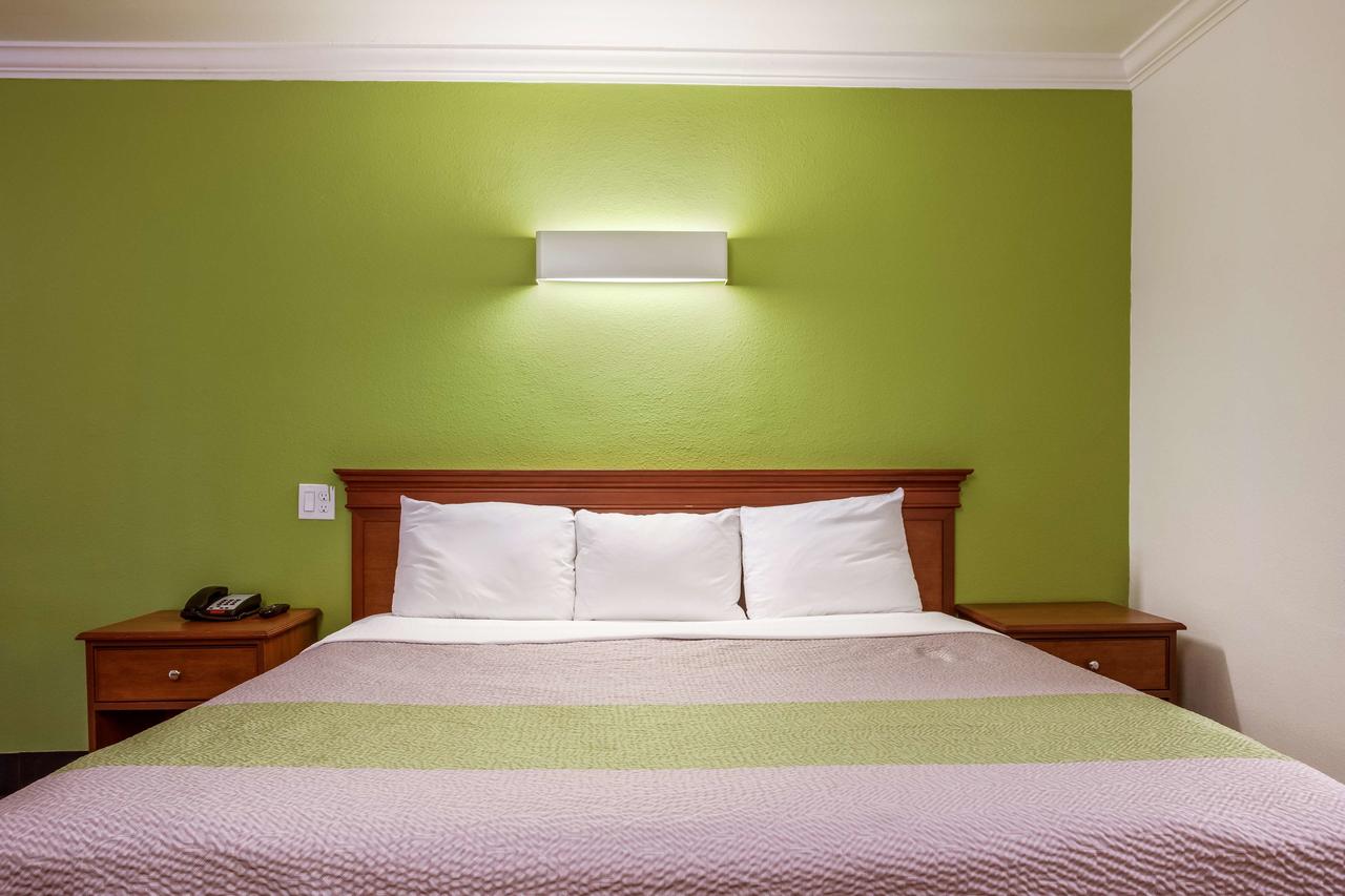 Motel 6 Lake Charles On The Bayou - thumb 22