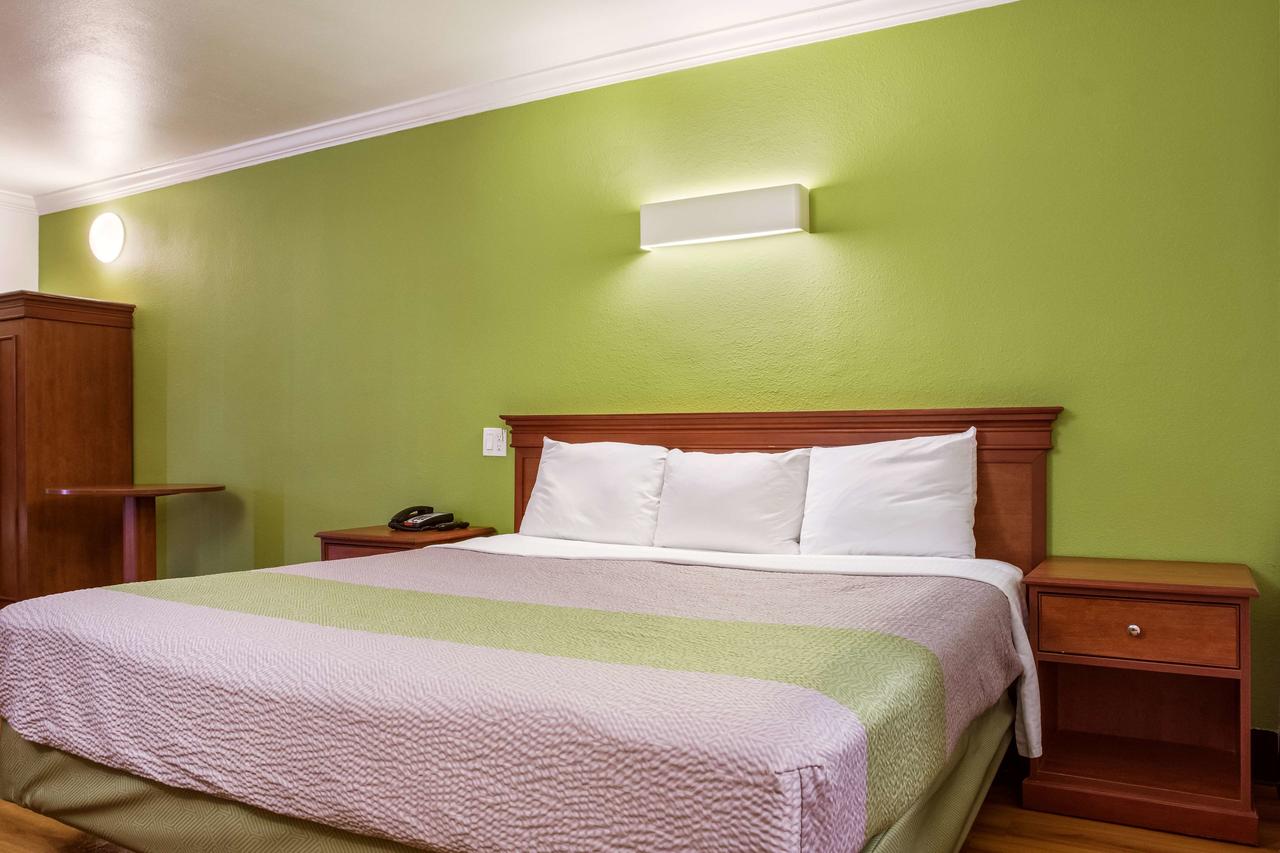 Motel 6 Lake Charles On The Bayou - thumb 7