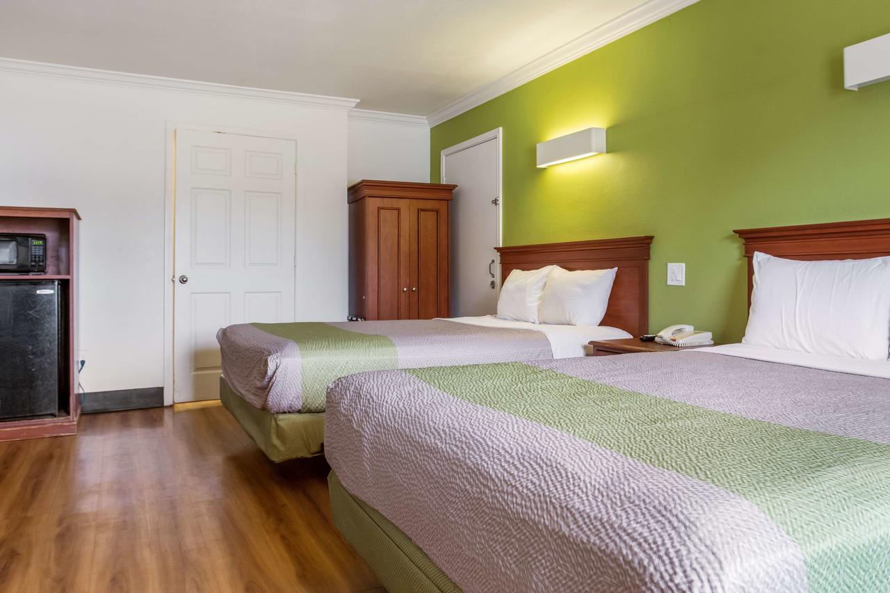 Motel 6 Lake Charles On The Bayou - thumb 8