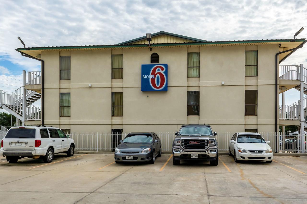 Motel 6 Lake Charles On The Bayou - thumb 0