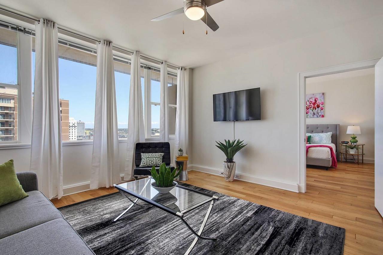 12th FL- SKYLINE W/ CITYSCAPE VIEWS-ROOFTOP POOL - thumb 9